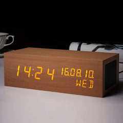 Altavoz Bluetooth con reloj de madera