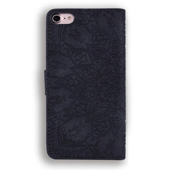 Estuche de cuero en relieve con diseño plega...