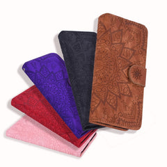 Estuche de cuero en relieve con diseño plega...