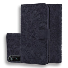 Estuche de cuero en relieve con diseño plega...
