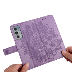 Flores de 7 pétalos que graban en relieve la...