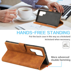 Estuche para teléfono de cuero con cepillo a...