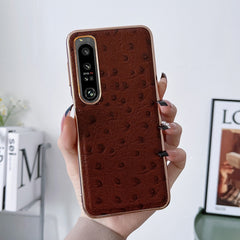 Estuche para teléfono con nanochapado en pie...