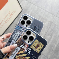 Estuche para teléfono esmerilado de astronau...
