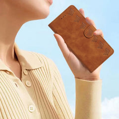 Estuche para teléfono de cuero con relieve d...