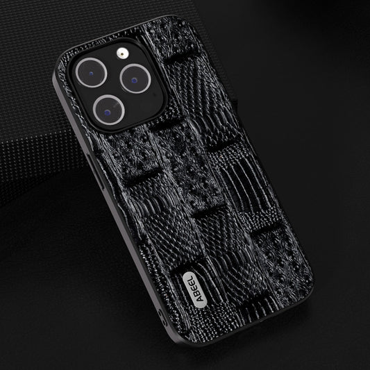 Funda para teléfono con borde negro y patrón...