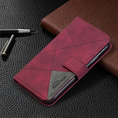 Estuche de cuero con tapa horizontal y hebil...