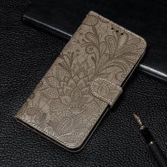 Funda de cuero tipo libro con relieve de flo...