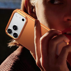 Funda para teléfono con marco metálico y pan...