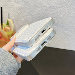 Se transforma en una funda para teléfono con...