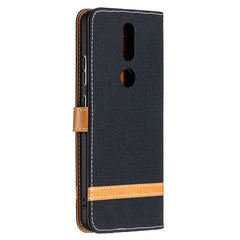 Estuche de cuero con textura de mezclilla a ...