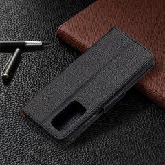 Estuche de cuero con tapa horizontal de colo...