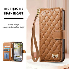 Cartera con cremallera de textura romboidal,...