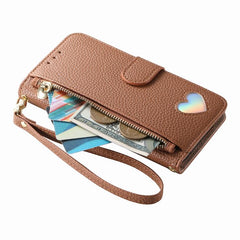 Cartera con cremallera y diseño de corazón d...