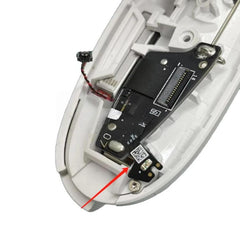 Para localizar el cable flexible del control...